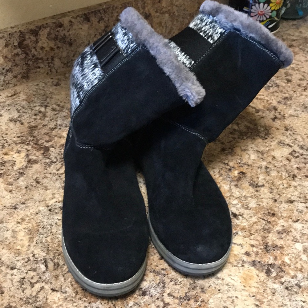 Suede winter boots size 9.5 White Mountain
